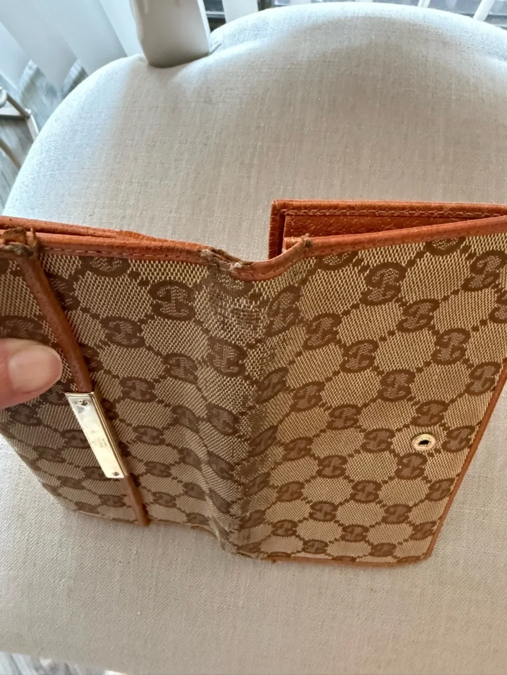 Vintage Gucci Brown & Tan GG Canvas Wallet with Leather Trim & Gold Accents! - Picture 10 of 10
